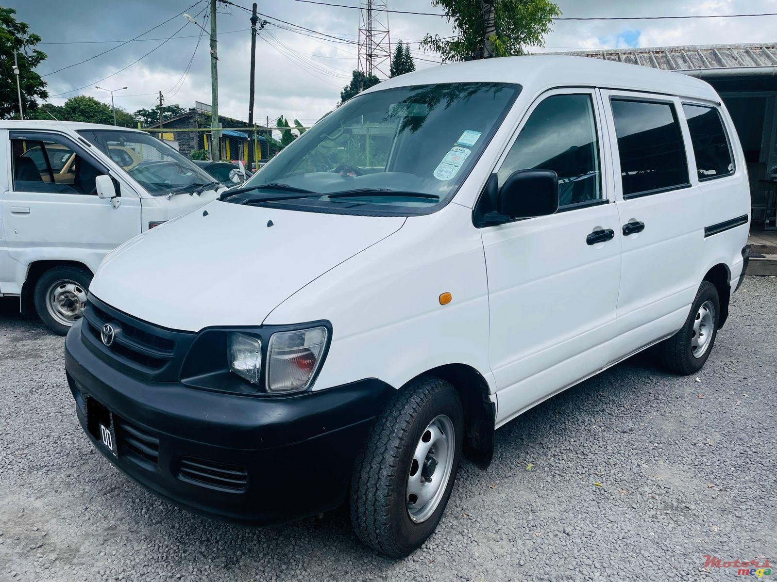 2000' Toyota Town Ace photo #1