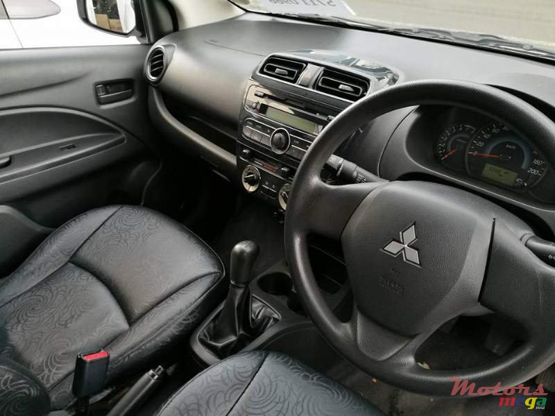 2014' Mitsubishi Galant Attrage photo #4