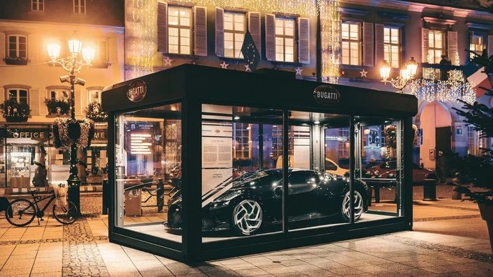 Bugatti expose la voiture la plus chère du monde pour Noël