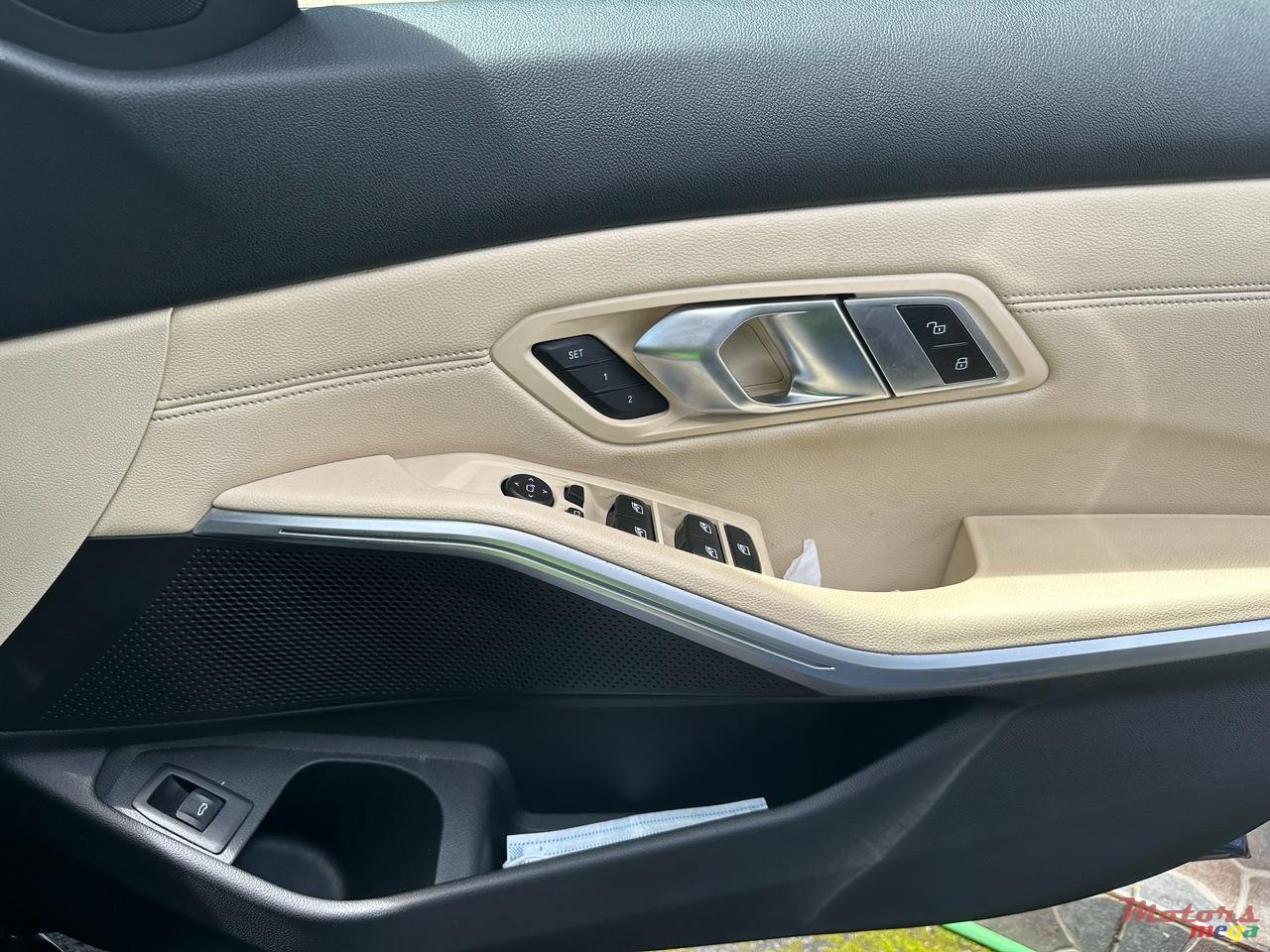 2019' BMW 330 330i photo #2