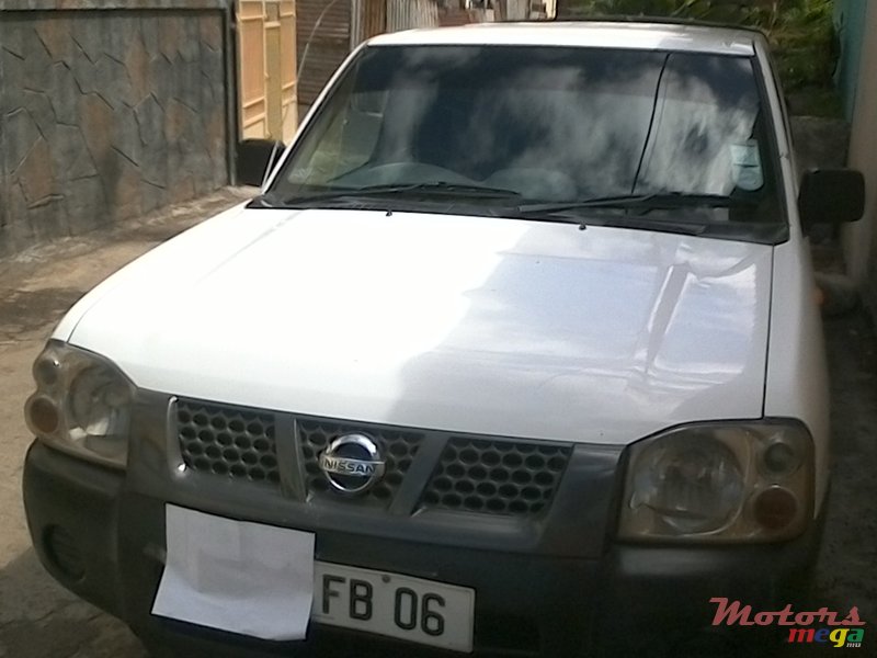 2006' Nissan Navara photo #3