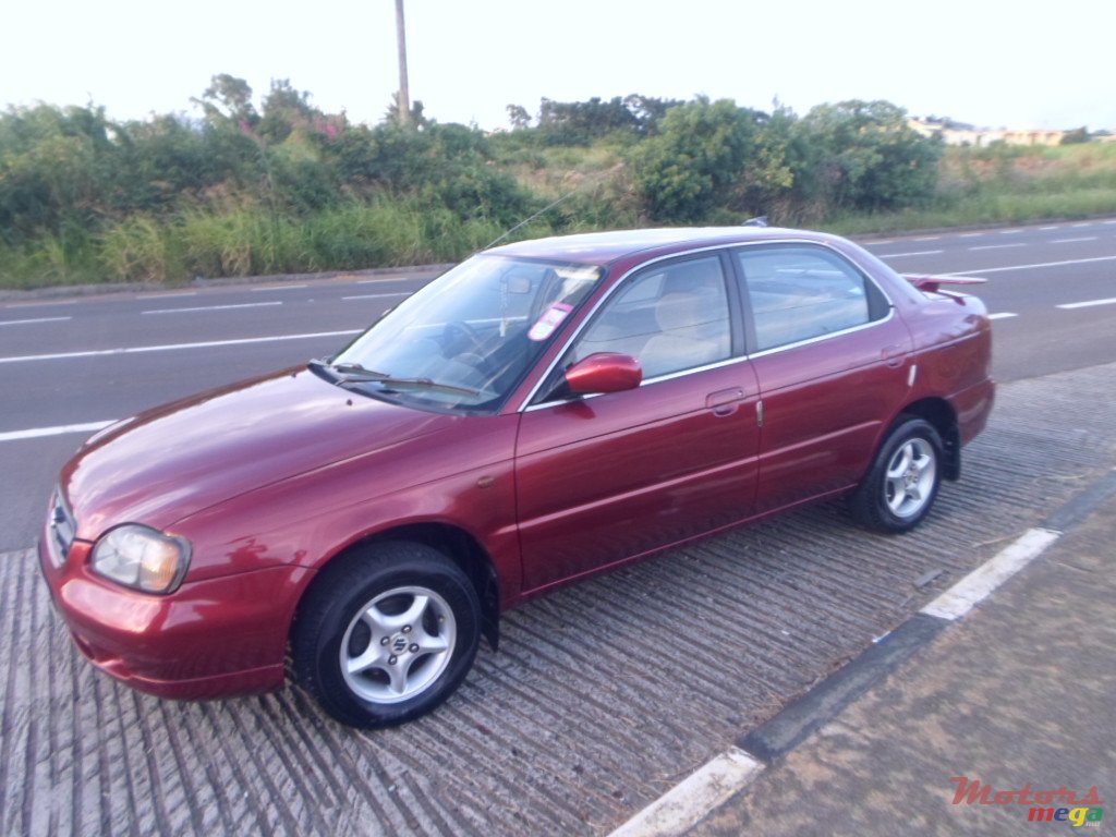 2001' Suzuki Baleno photo #2