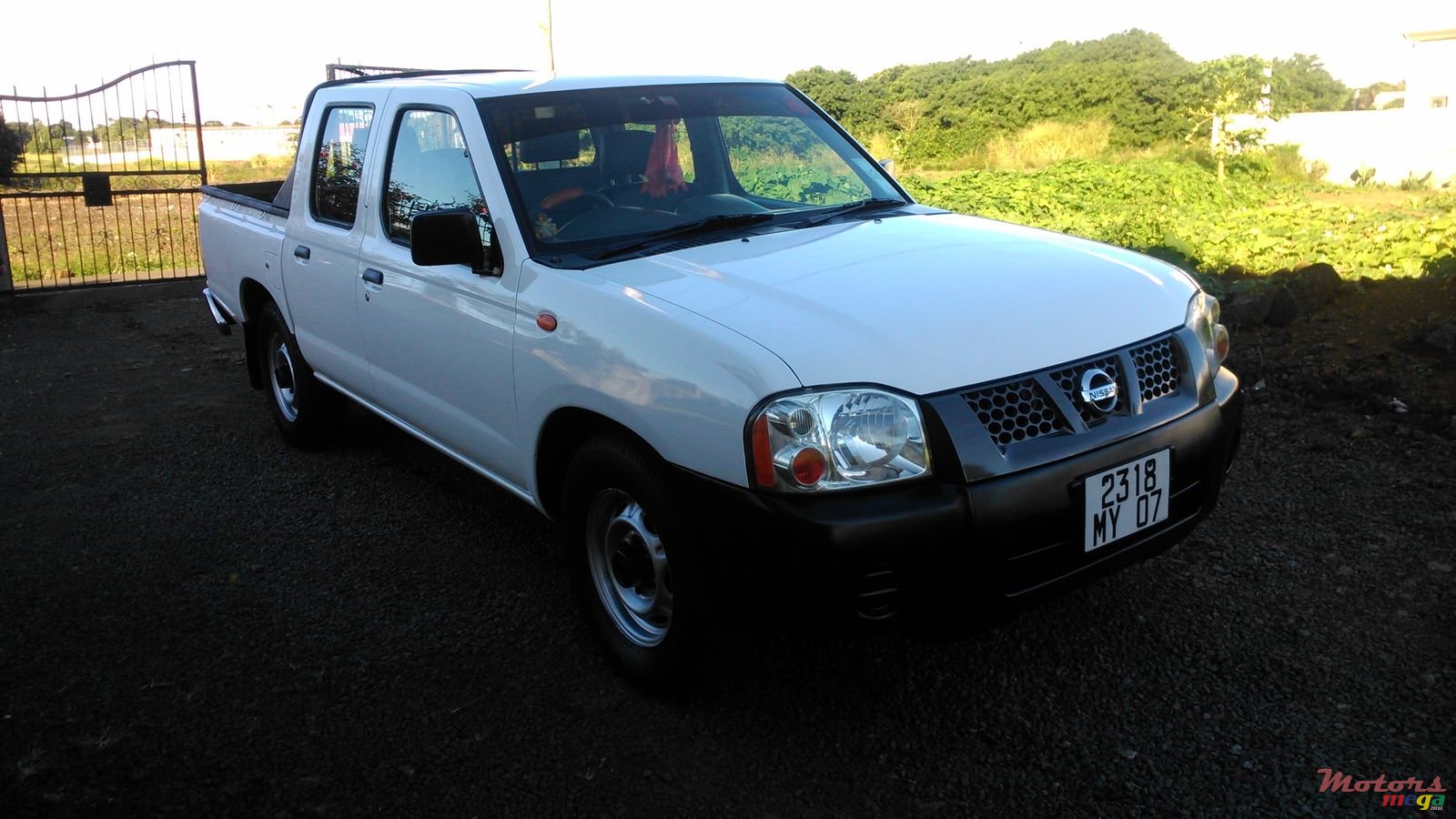 2007' Nissan Navara 2x4 Japan photo #5