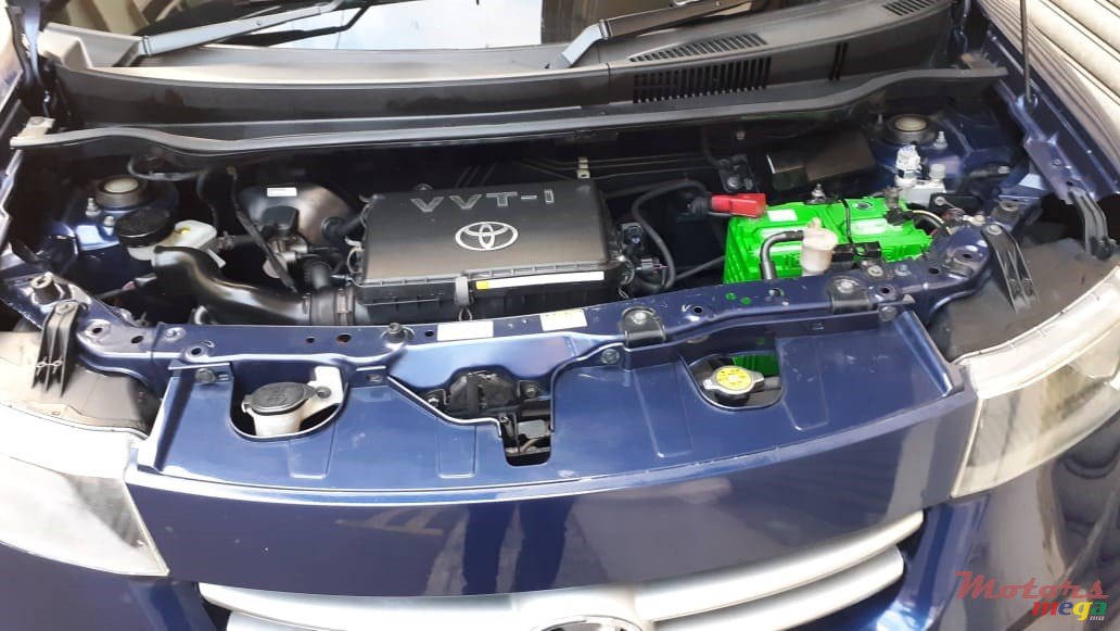 2007' Toyota Scion Bb photo #3