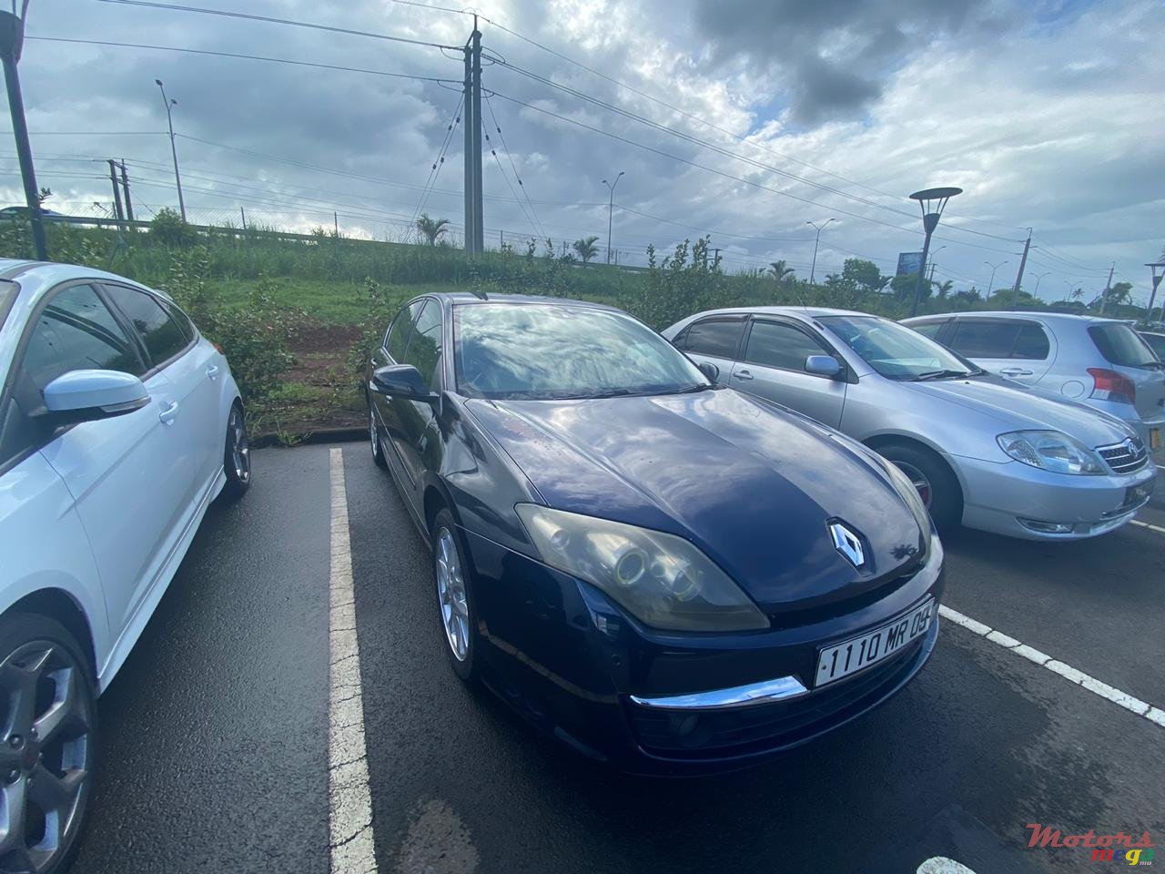 2009' Renault Laguna photo #1