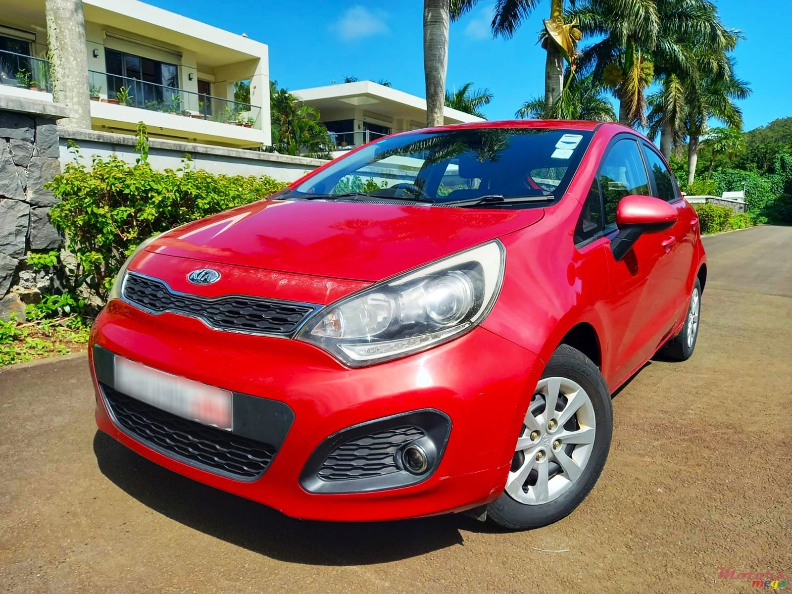 2015' Kia Rio 1.4 Hatchback photo #2