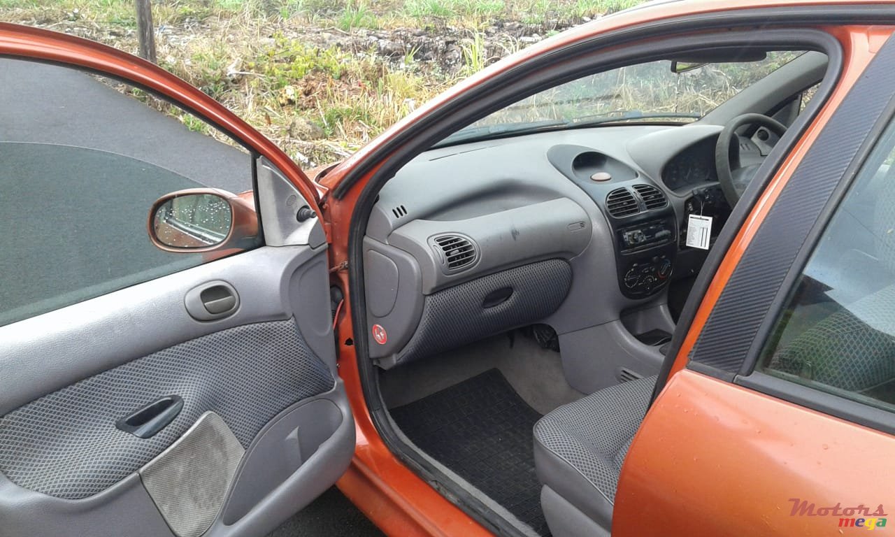 2000' Peugeot 206 photo #2