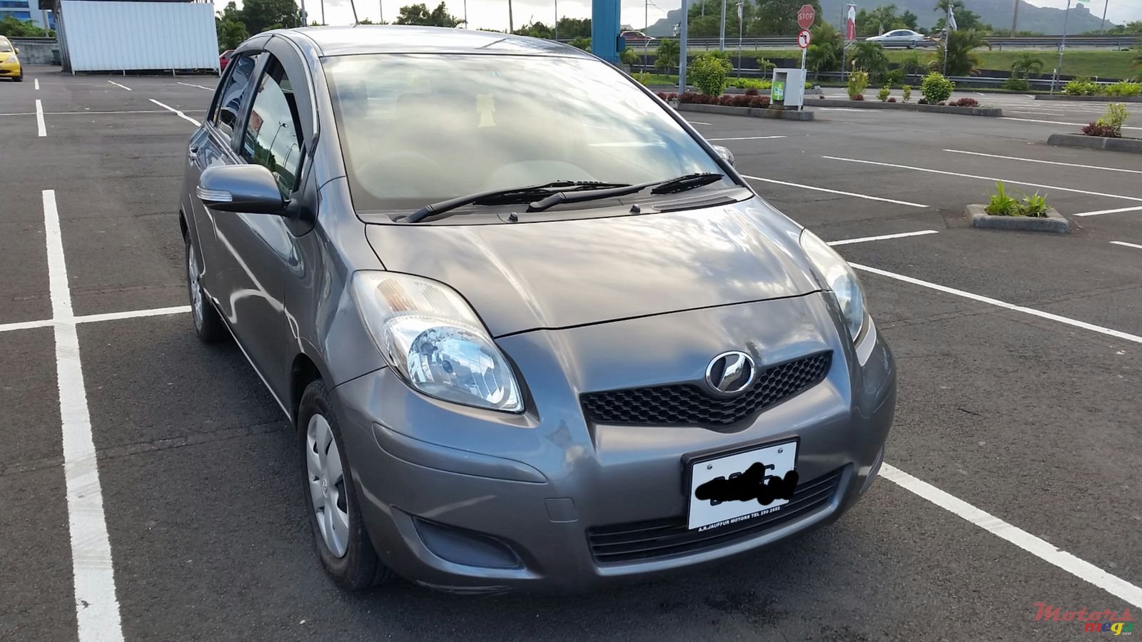 2008' Toyota Vitz photo #5