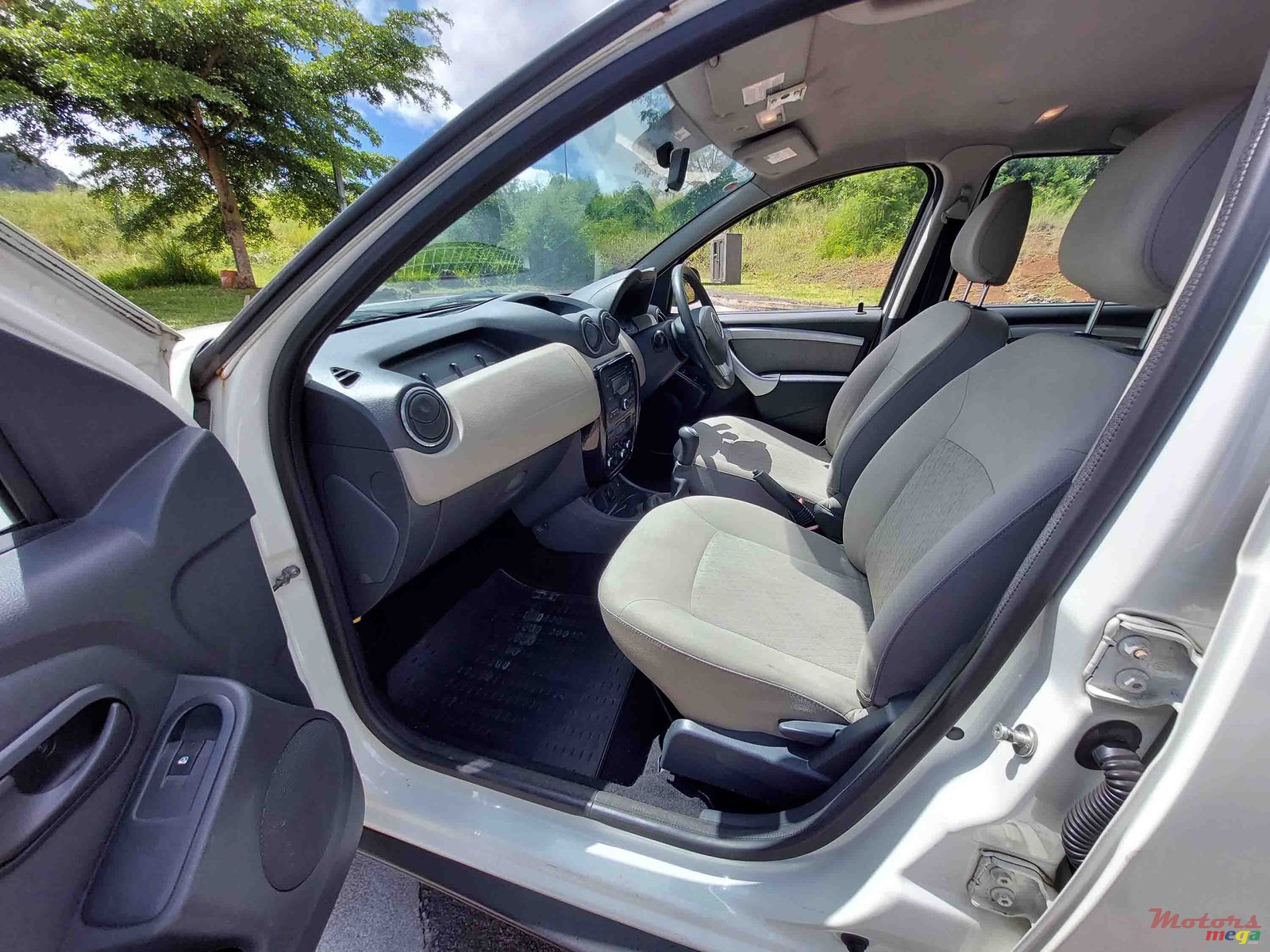 2014' Renault Duster photo #3