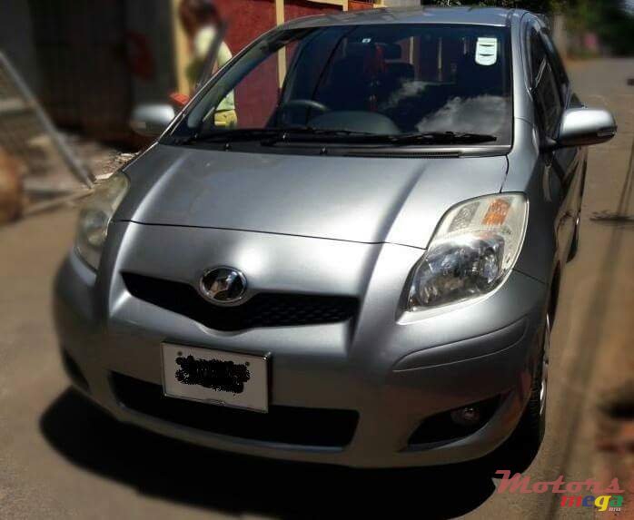 2009' Toyota Vitz photo #1