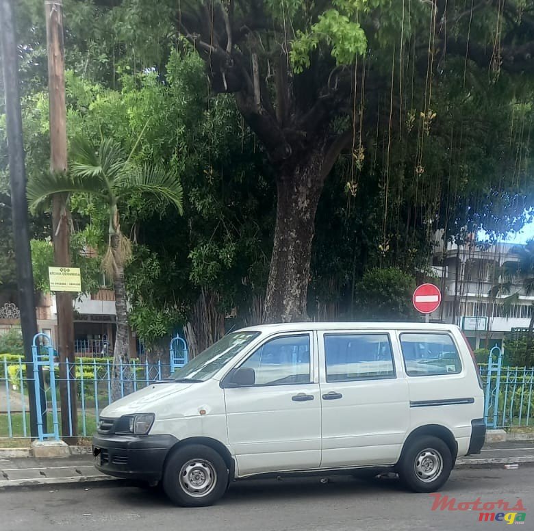 2000' Toyota Town Ace photo #3