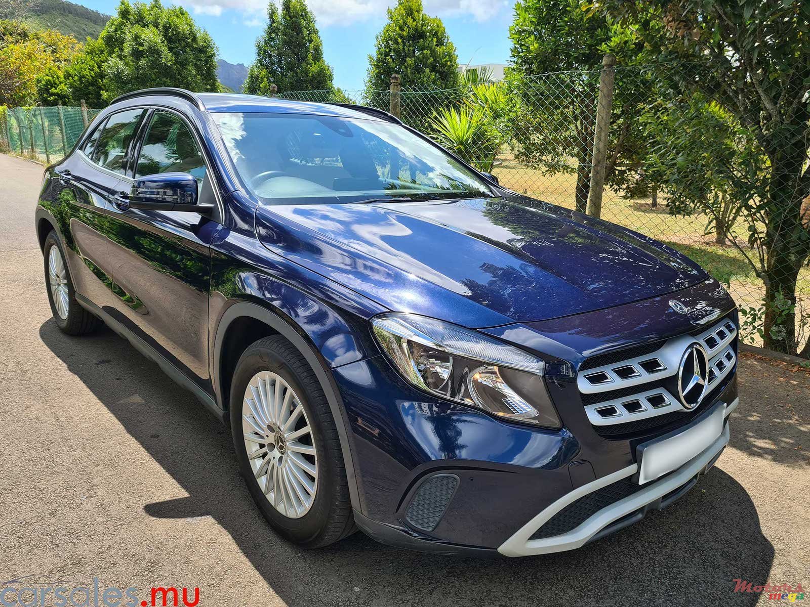 2017' Mercedes-Benz GLA 200 Style photo #1