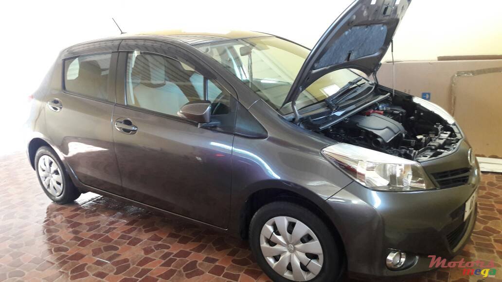 2011' Toyota Vitz photo #3