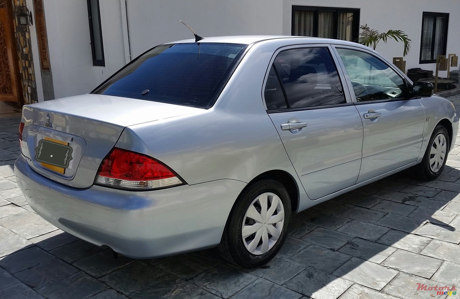 2008' Mitsubishi Lancer photo #2