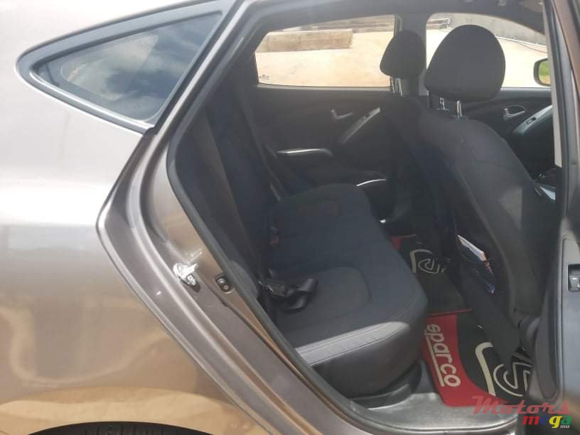 2012' Hyundai ix35 photo #5