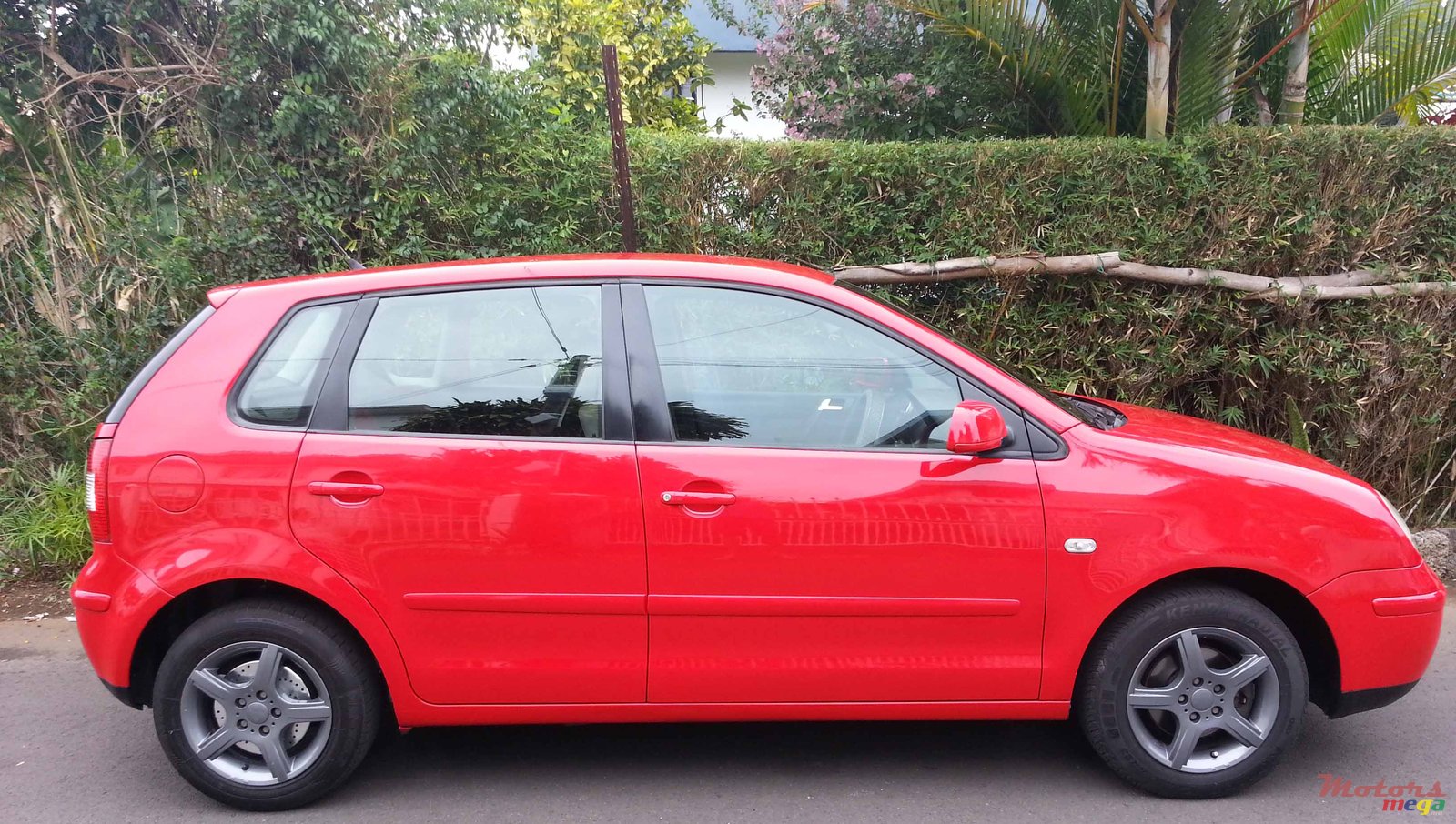 2002' Volkswagen Polo photo #2