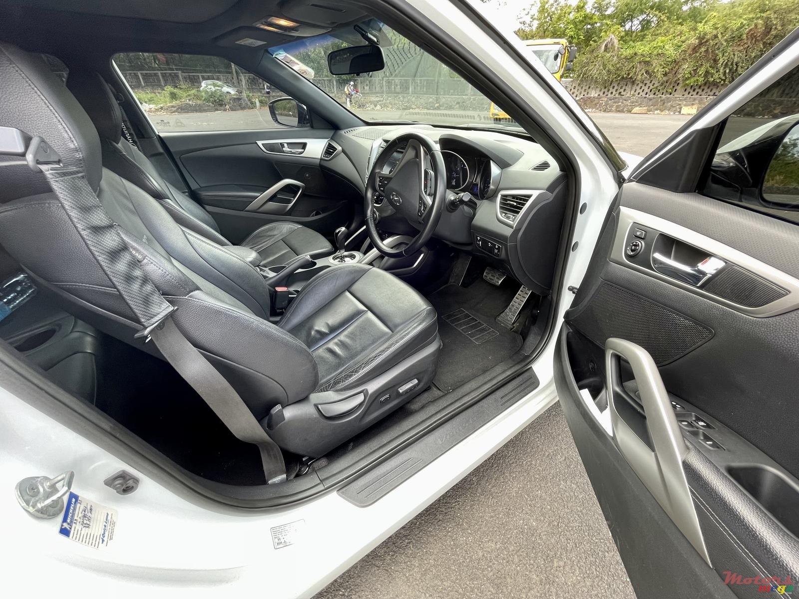 2015' Hyundai Veloster photo #6