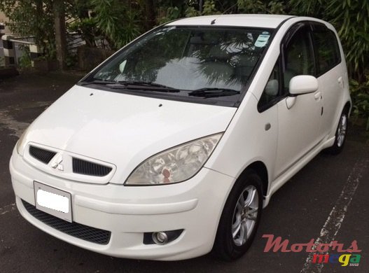 2004' Mitsubishi Colt photo #1