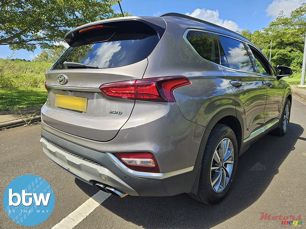 2018' Hyundai Santa Fe photo #4