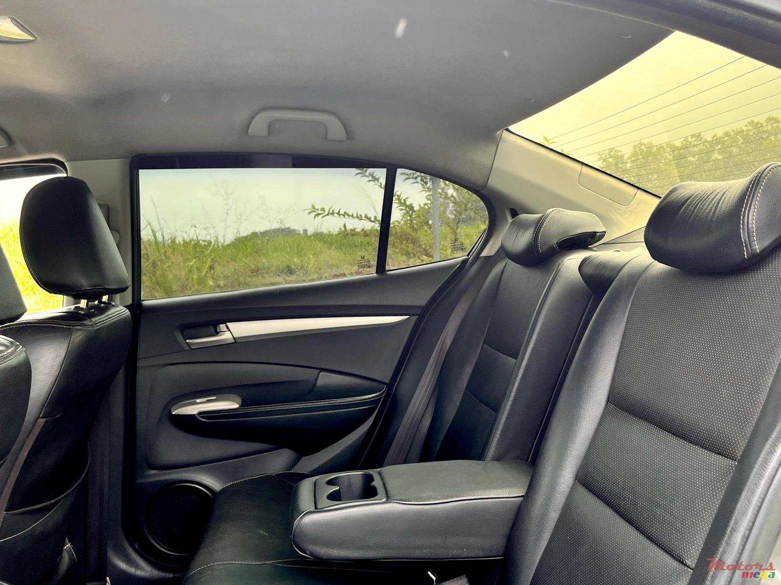 2010' Honda City photo #3