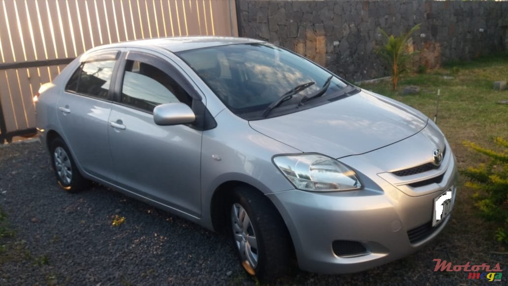 2007' Toyota Yaris Belta photo #1