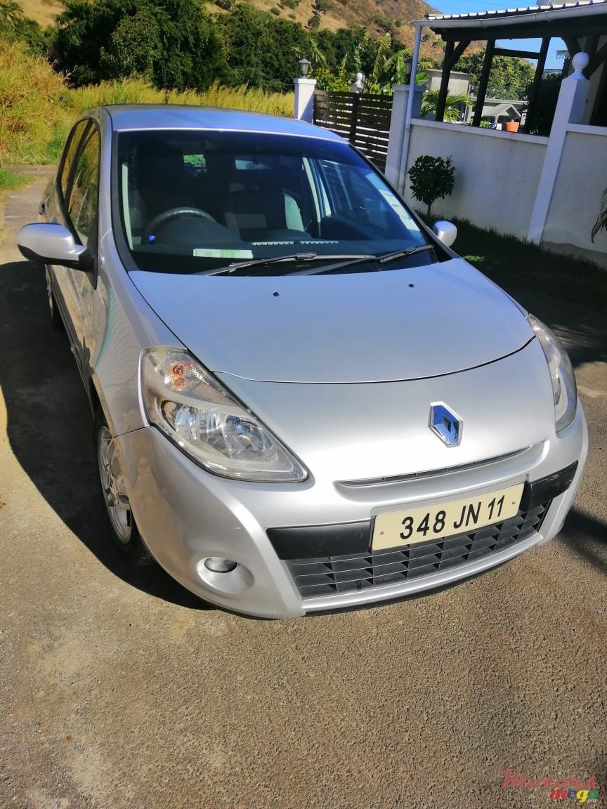 2011' Renault Clio 3 photo #2