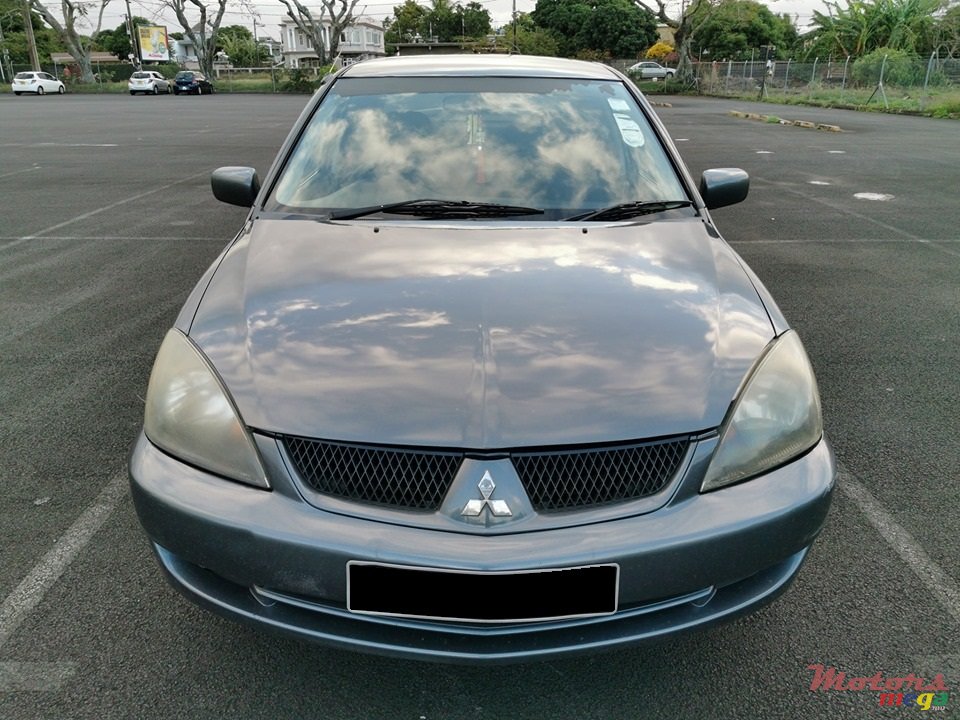 2005' Mitsubishi Lancer GLX photo #1