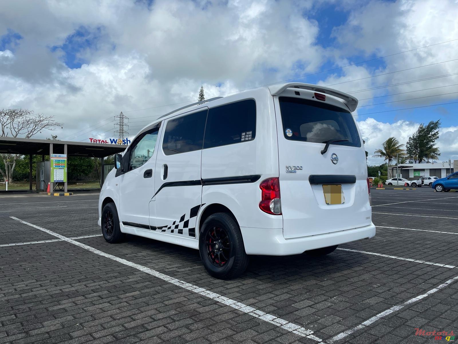 2012' Nissan NV photo #4