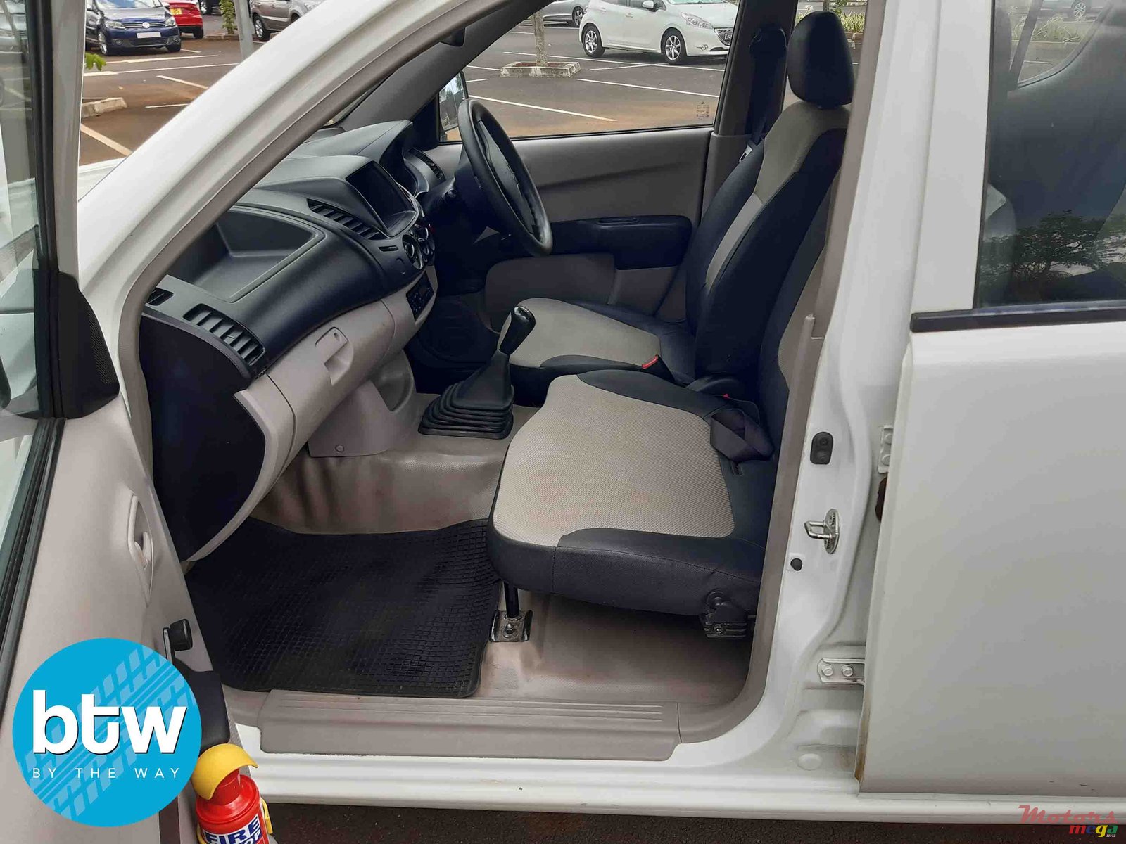 2014' Mitsubishi L 200 4X2 photo #3