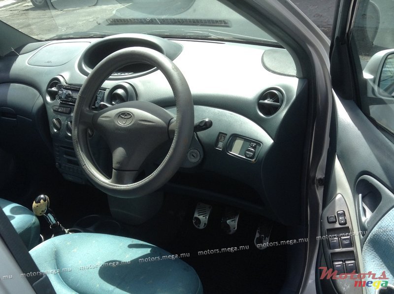1999' Toyota Vitz photo #4