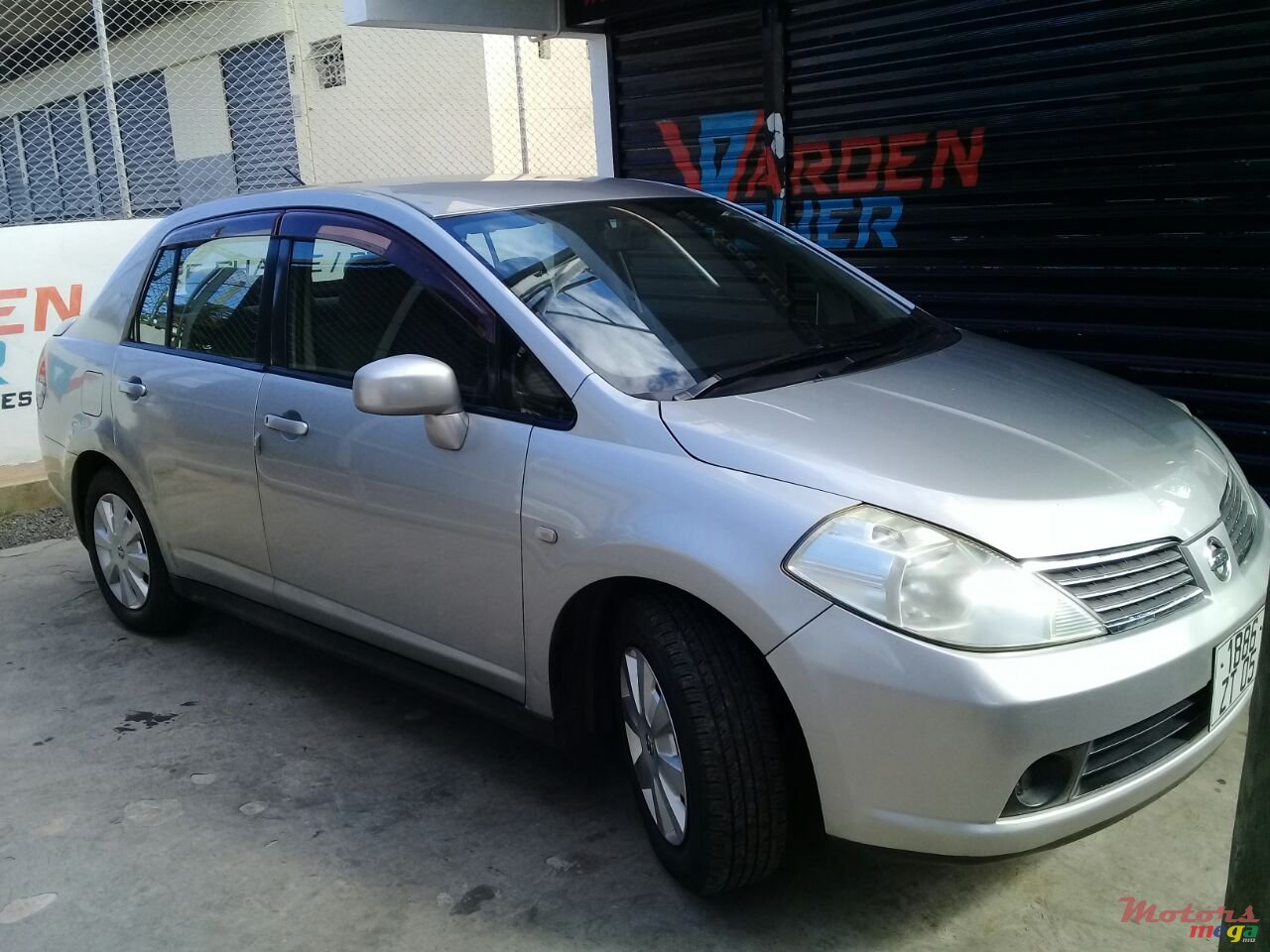 2005' Nissan Tiida photo #1
