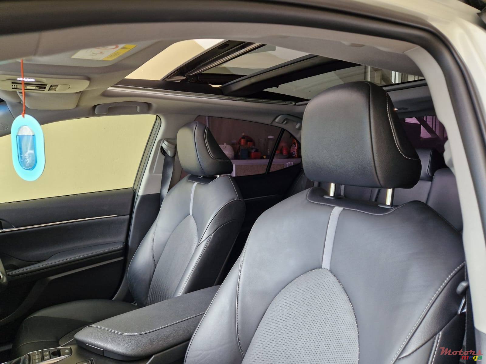 2023' Toyota Camry Hybrid photo #3