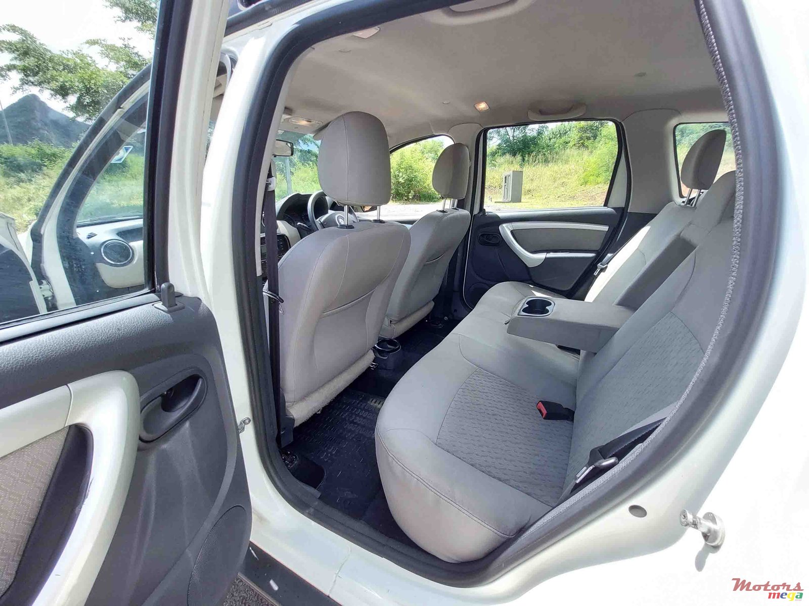 2014' Renault Duster photo #4