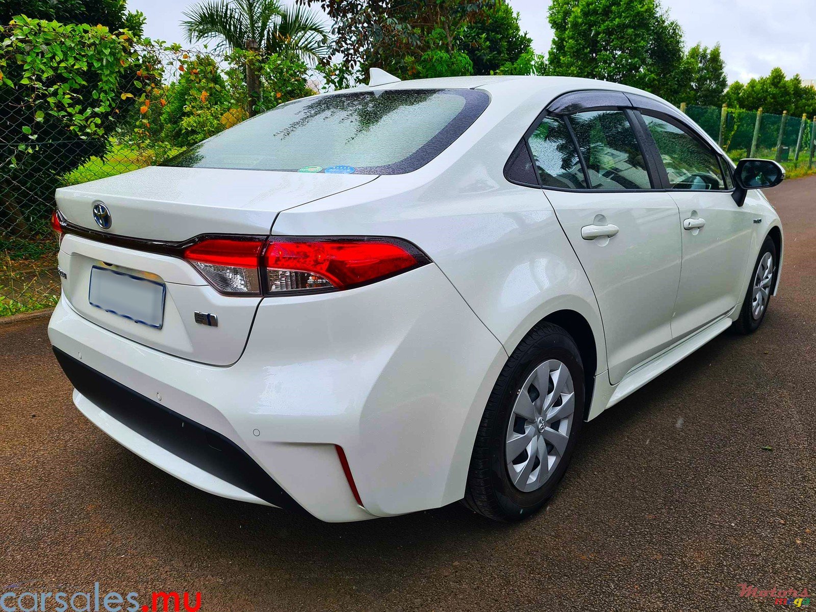 2019' Toyota Corolla Sedan 1.8 Hybrid photo #4