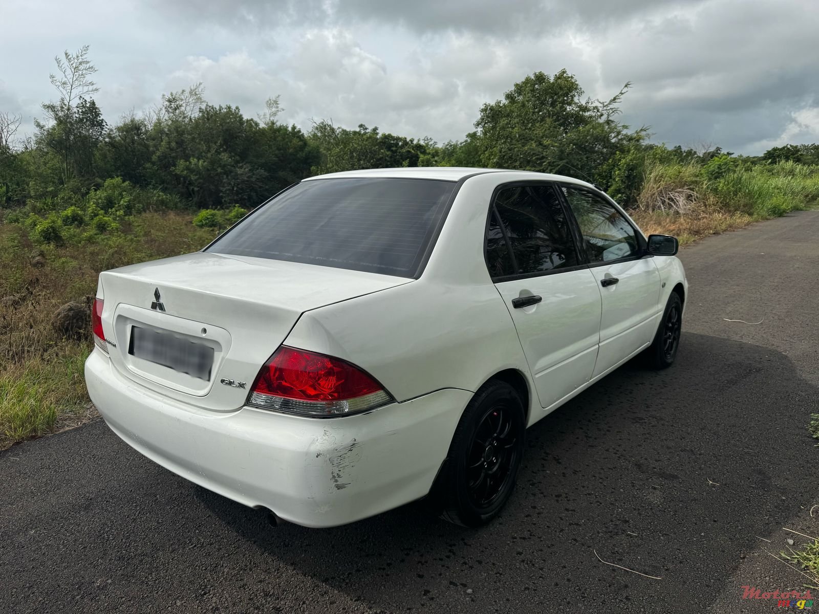 2005' Mitsubishi Lancer photo #2