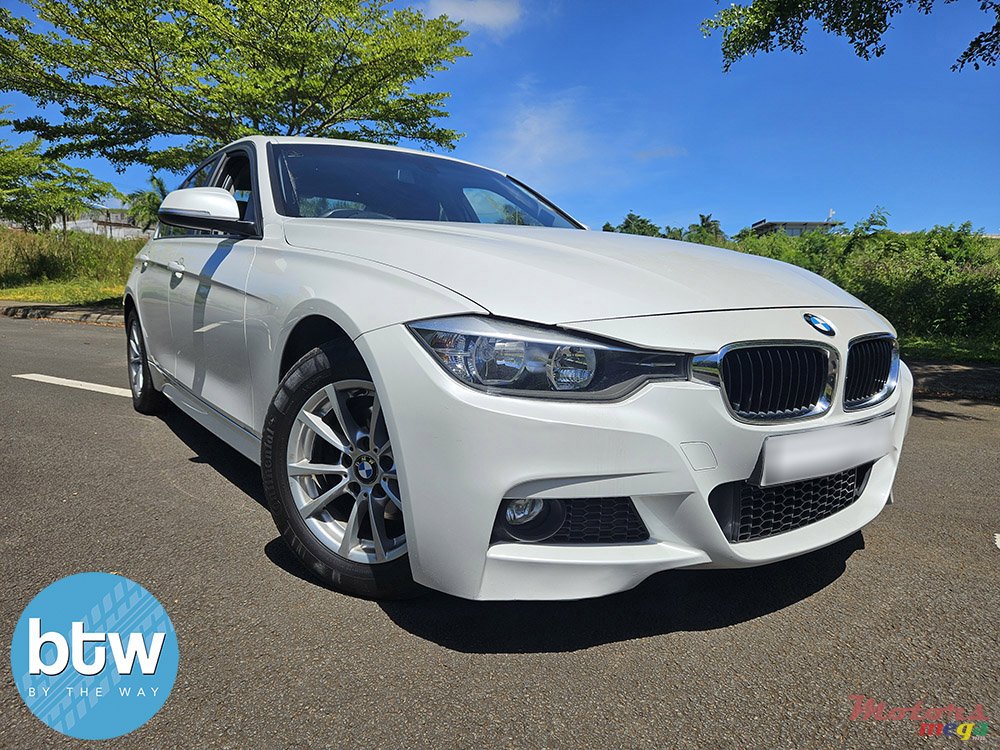 2013' BMW 320 320i photo #2