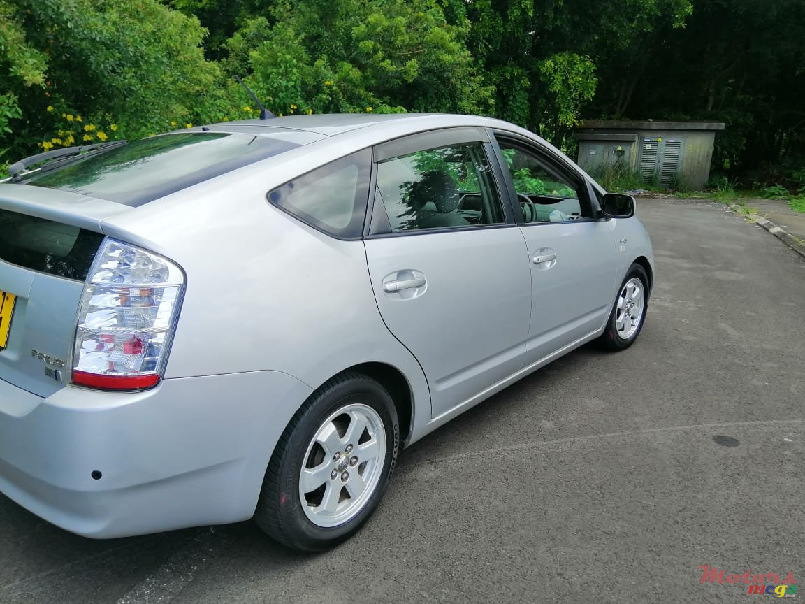 2011' Toyota Prius Plug-in Hybrid photo #5