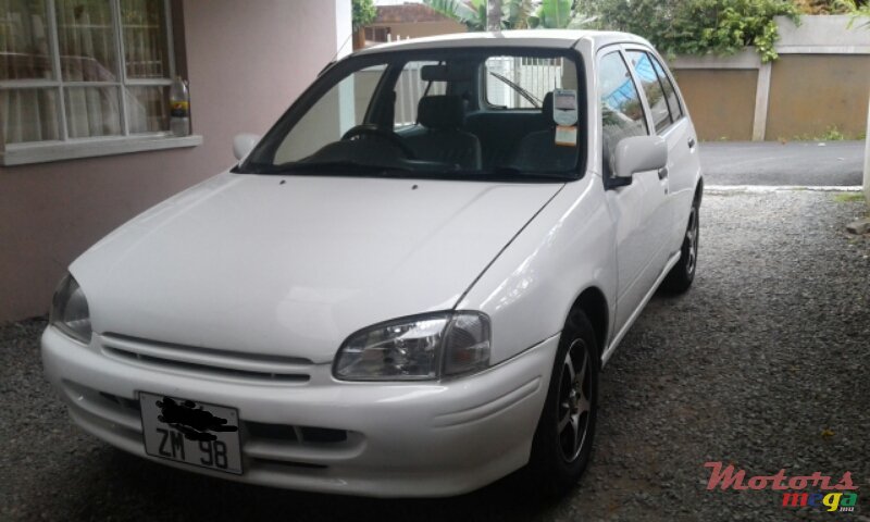 1998' Toyota Starlet photo #2