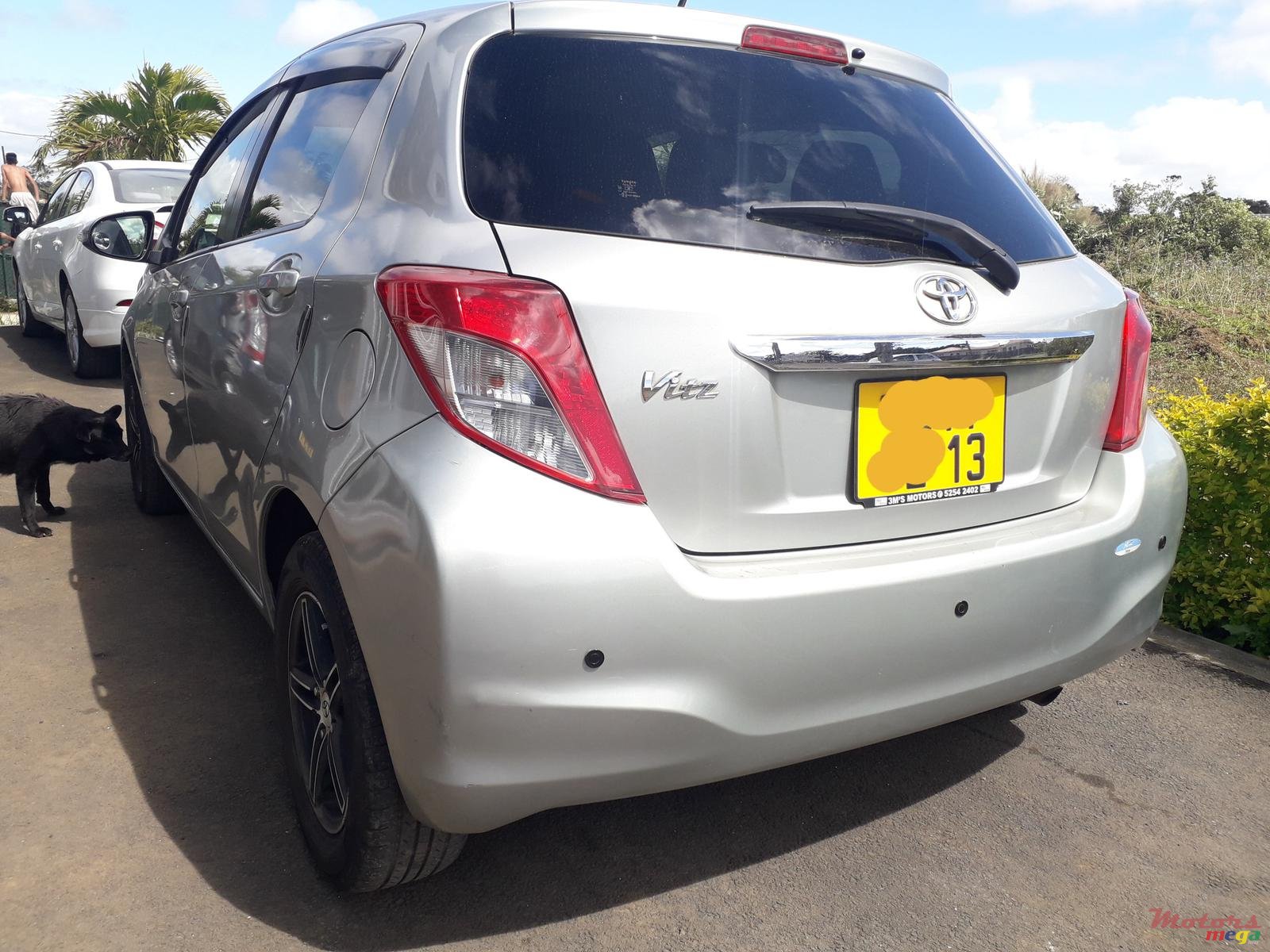 2013' Toyota Vitz 1320cc photo #2