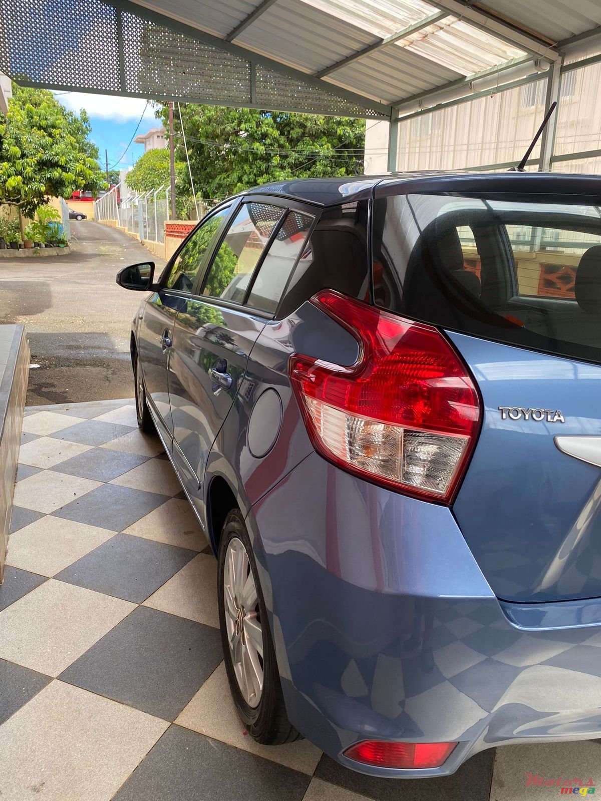 2014' Toyota Yaris photo #3