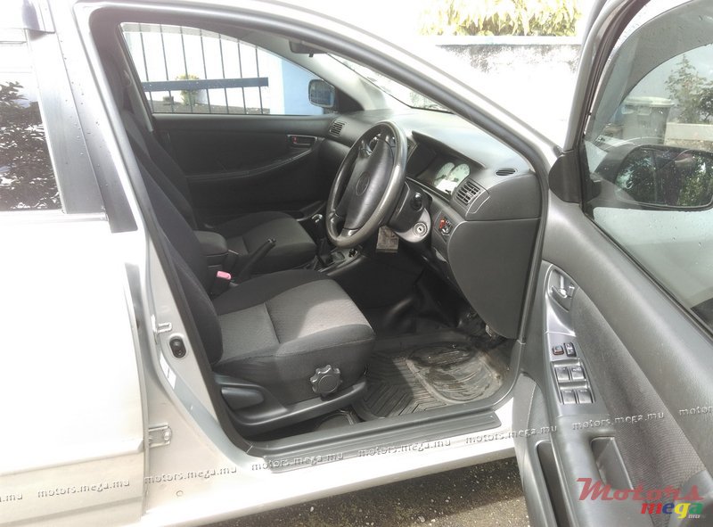 2002' Toyota Fielder photo #2