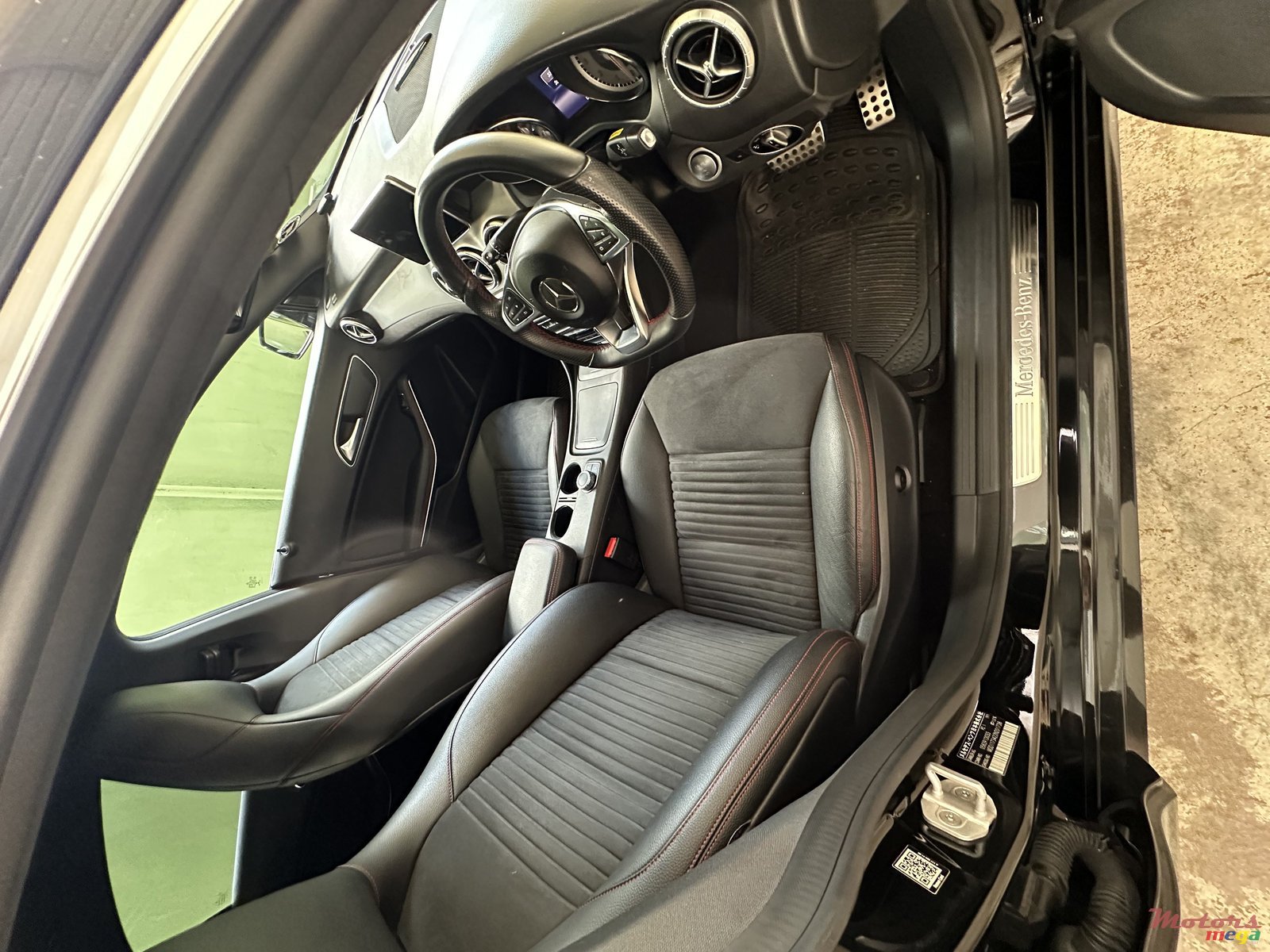 2015' Mercedes-Benz CLA 180 AMG photo #5