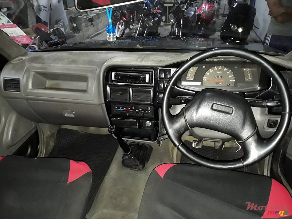 1999' Isuzu kb250 photo #6