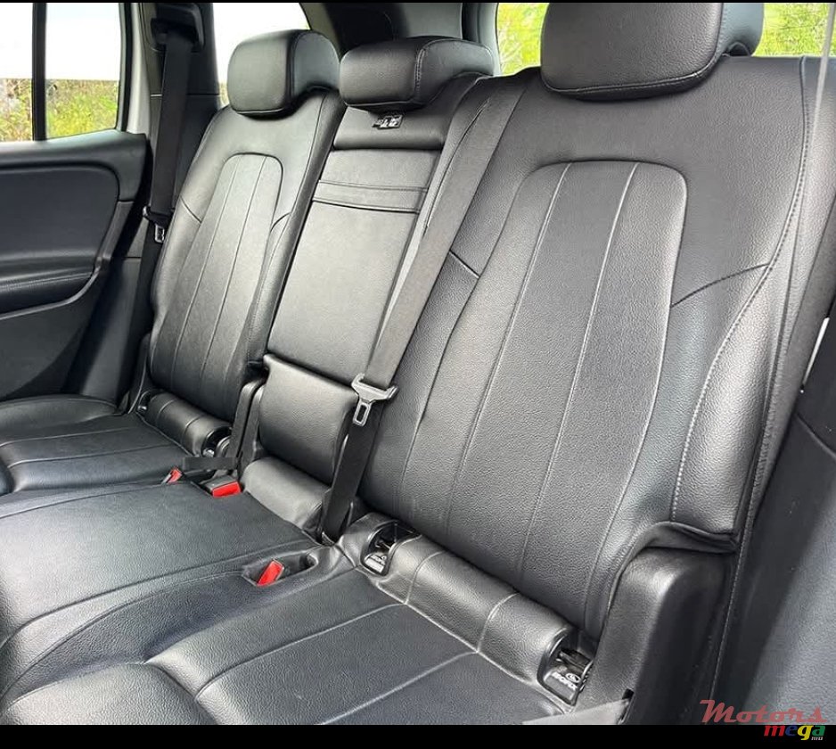 2020' Mercedes-Benz GLB 200 photo #2