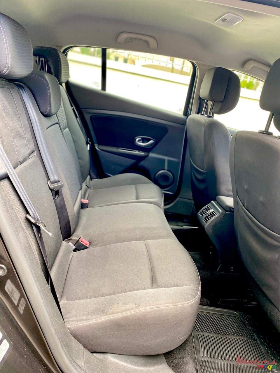 2011' Renault Megane photo #6