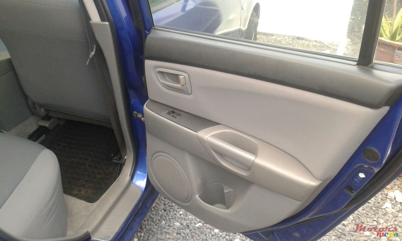 2007' Mazda Axela photo #1