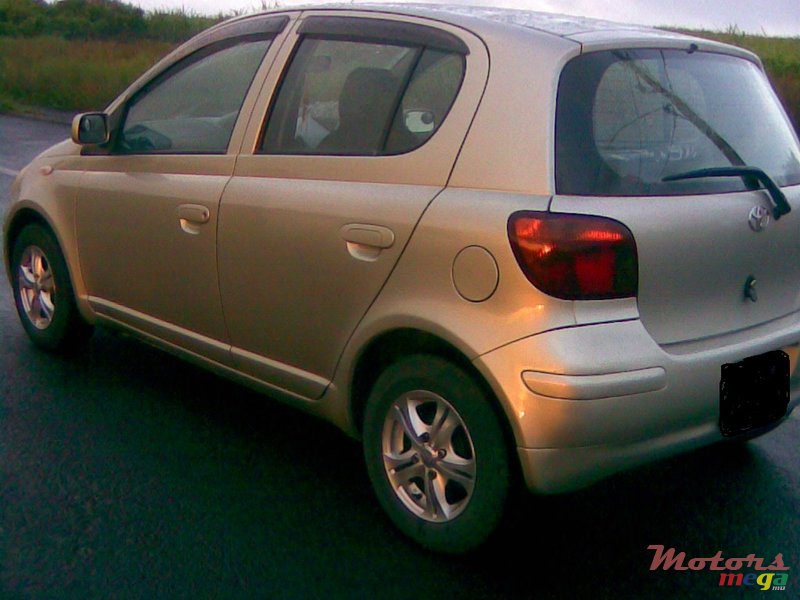 2002' Toyota Vitz photo #4