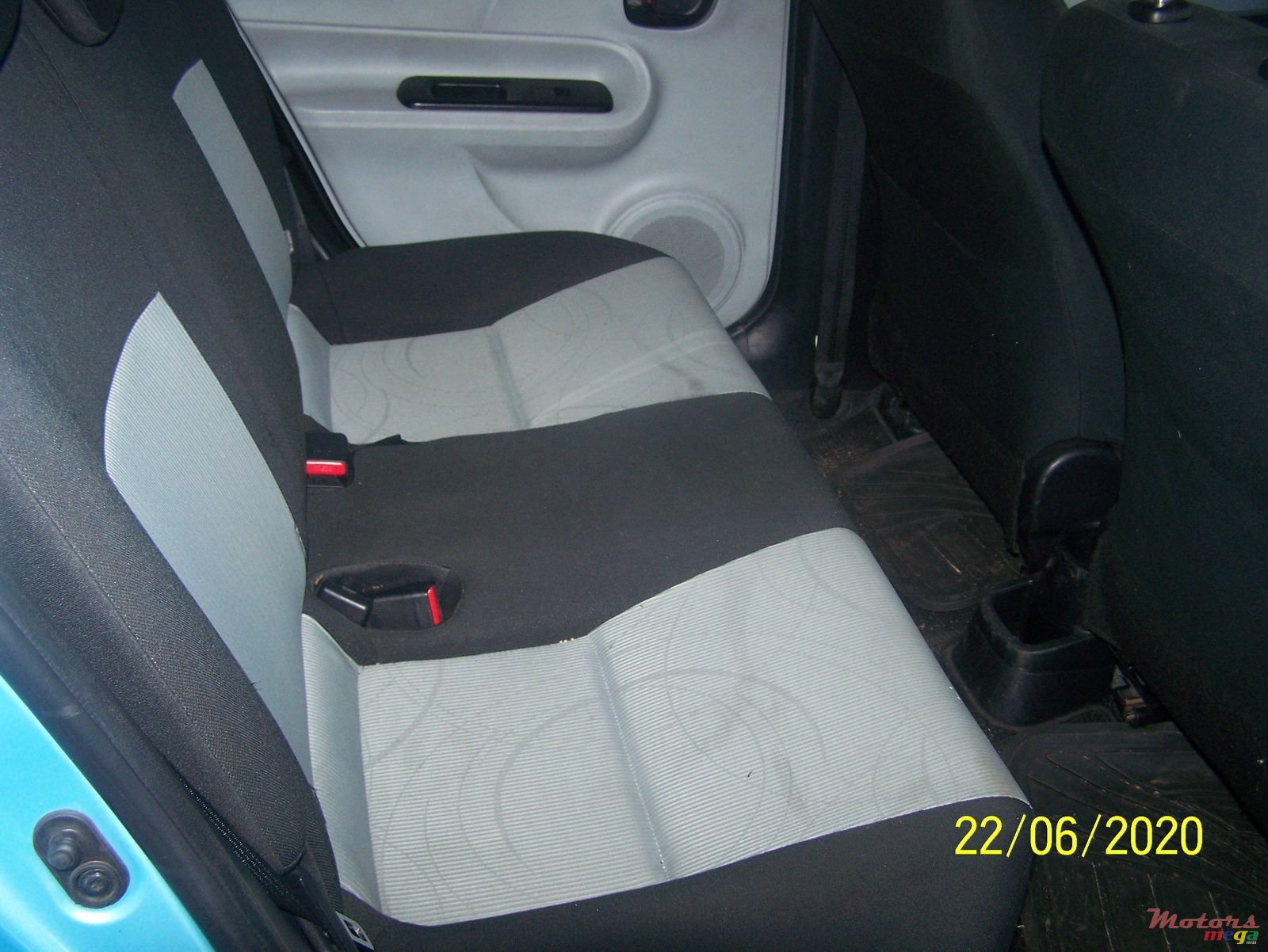 2012' Toyota Aqua Nil photo #2