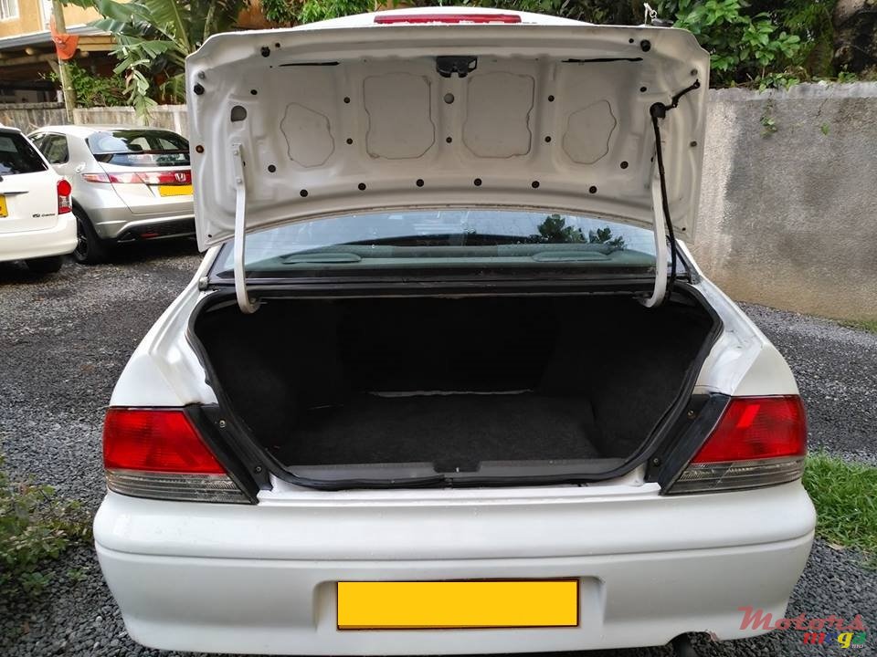 2002' Mitsubishi Lancer photo #7