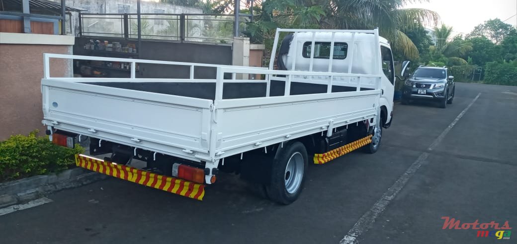 2009' Toyota photo #2